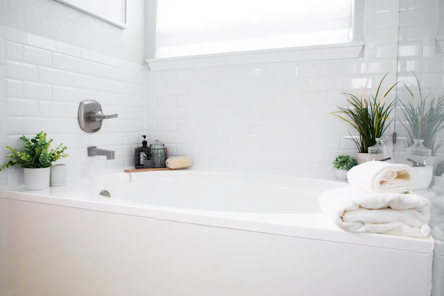 Cleaning a newly reglazed bathtub using non-abrasive cleaning products
