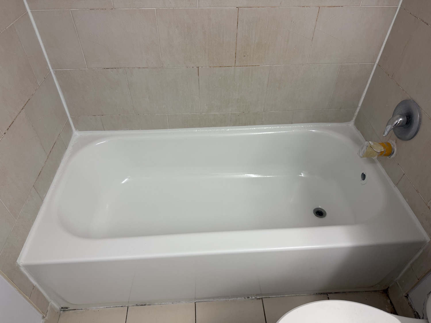 Bathtub reglazing with stone tile surround
